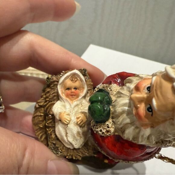 Vintage Kneeling Praying Santa with Baby Jesus Christmas Ornament - Picture 9 of 15